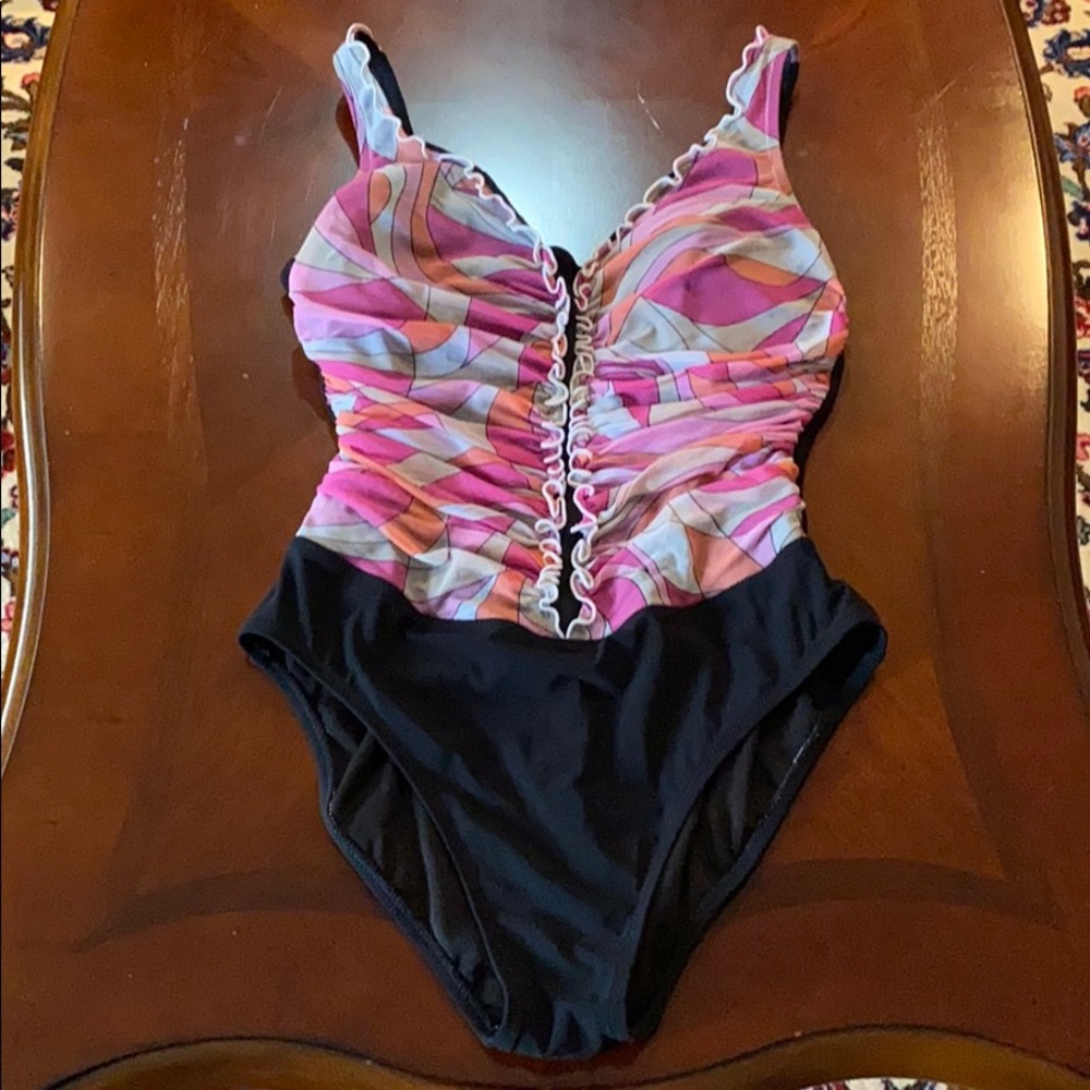 Women’s one piece swimming suit